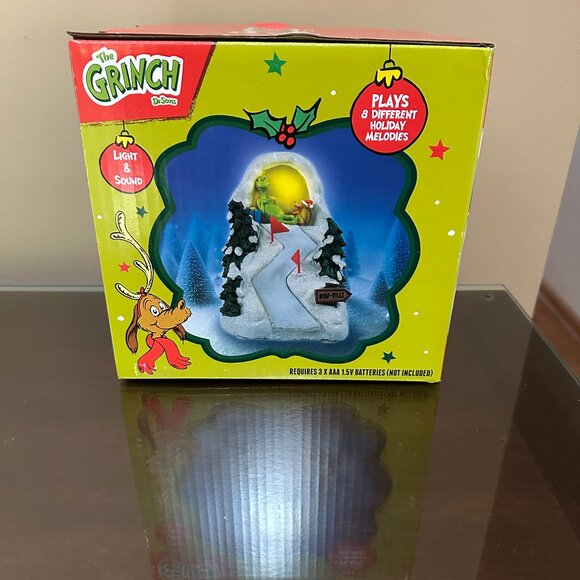 Dr. Seuss Christmas Village The Grinch Lair w/Max Light Sound 8Holiday Melodies - Picture 5 of 5